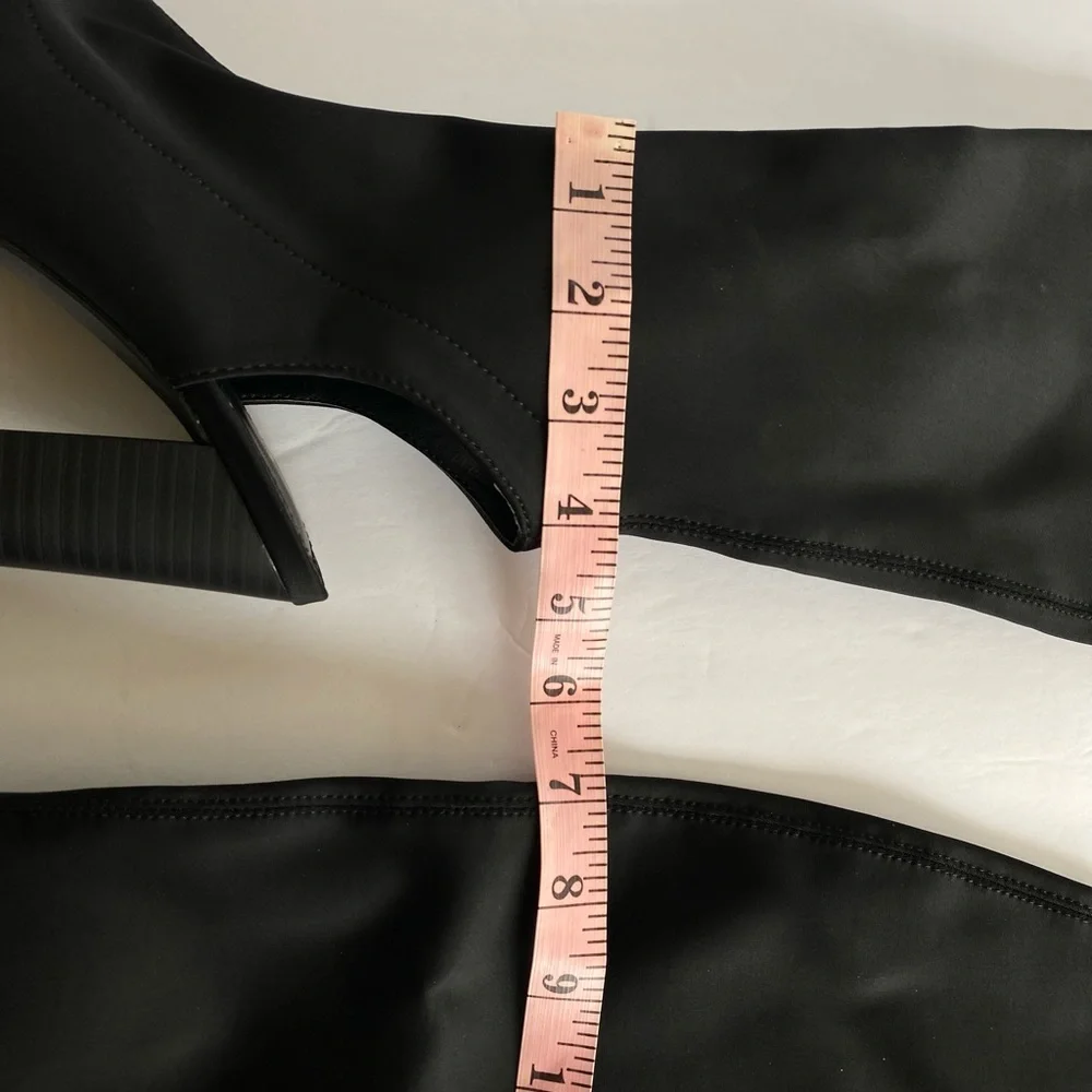 Olive Boots sizes 8 black